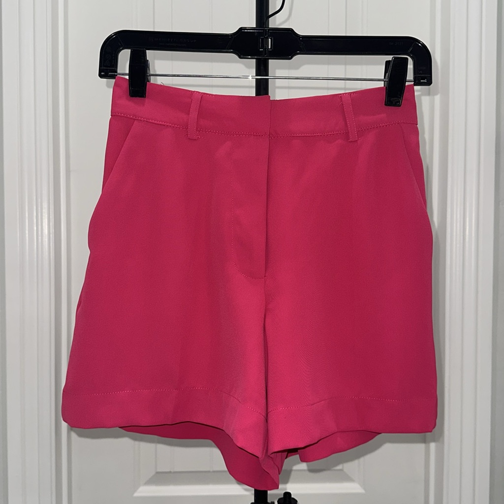 House Of Harlow 4 Inch Shorts With Front And Back Pockets Size Xs Fuchsia Pink